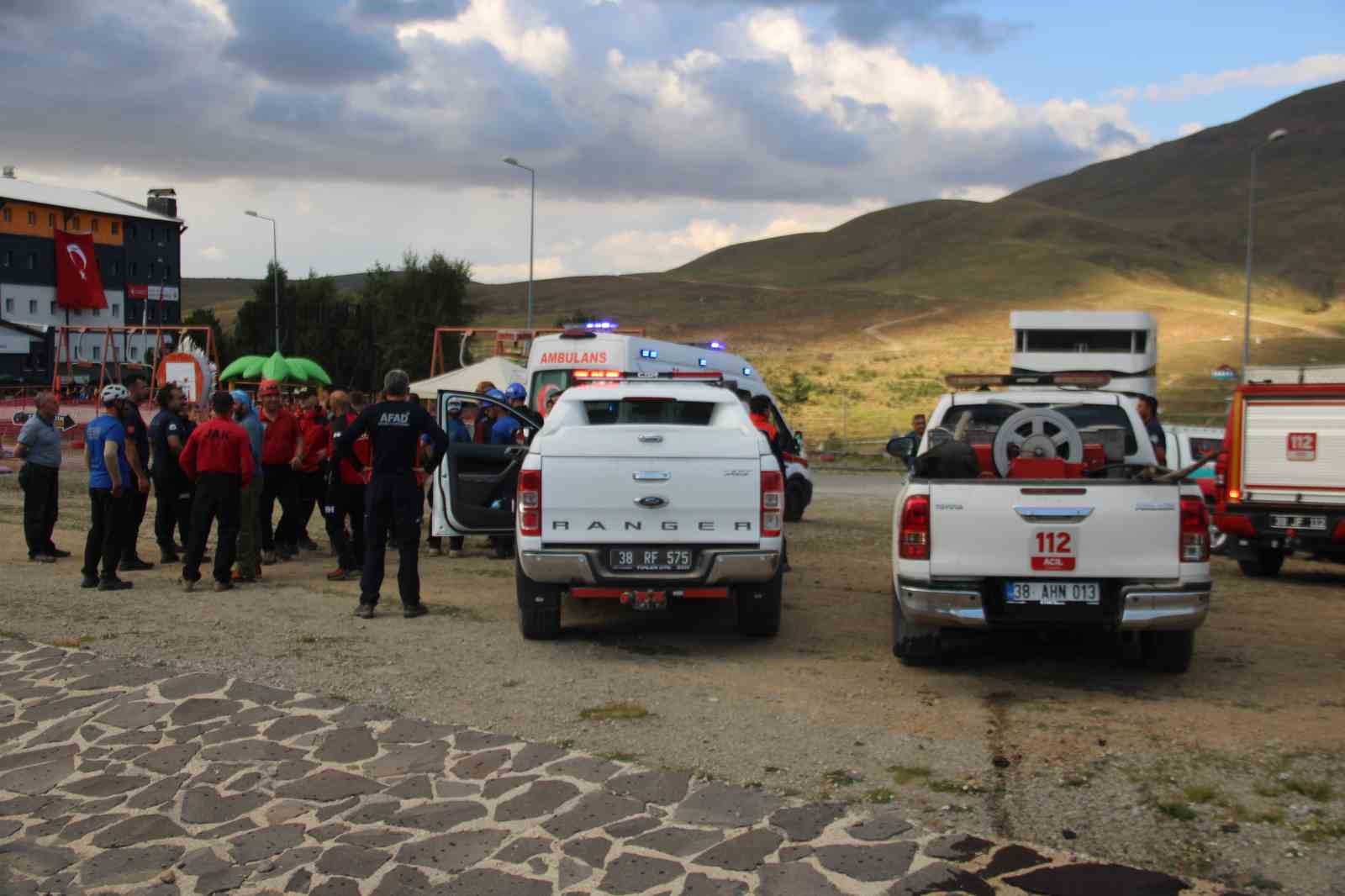 Erciyes’te üzerlerine kaya düşen dağcılar 6 saatlik operasyonla kurtarıldı
