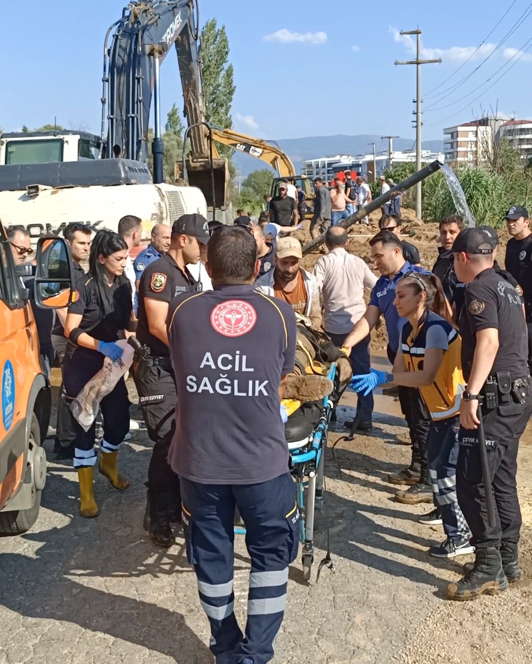 Göçük altında hayatını kaybeden işçilerin kimlikleri belli oldu
