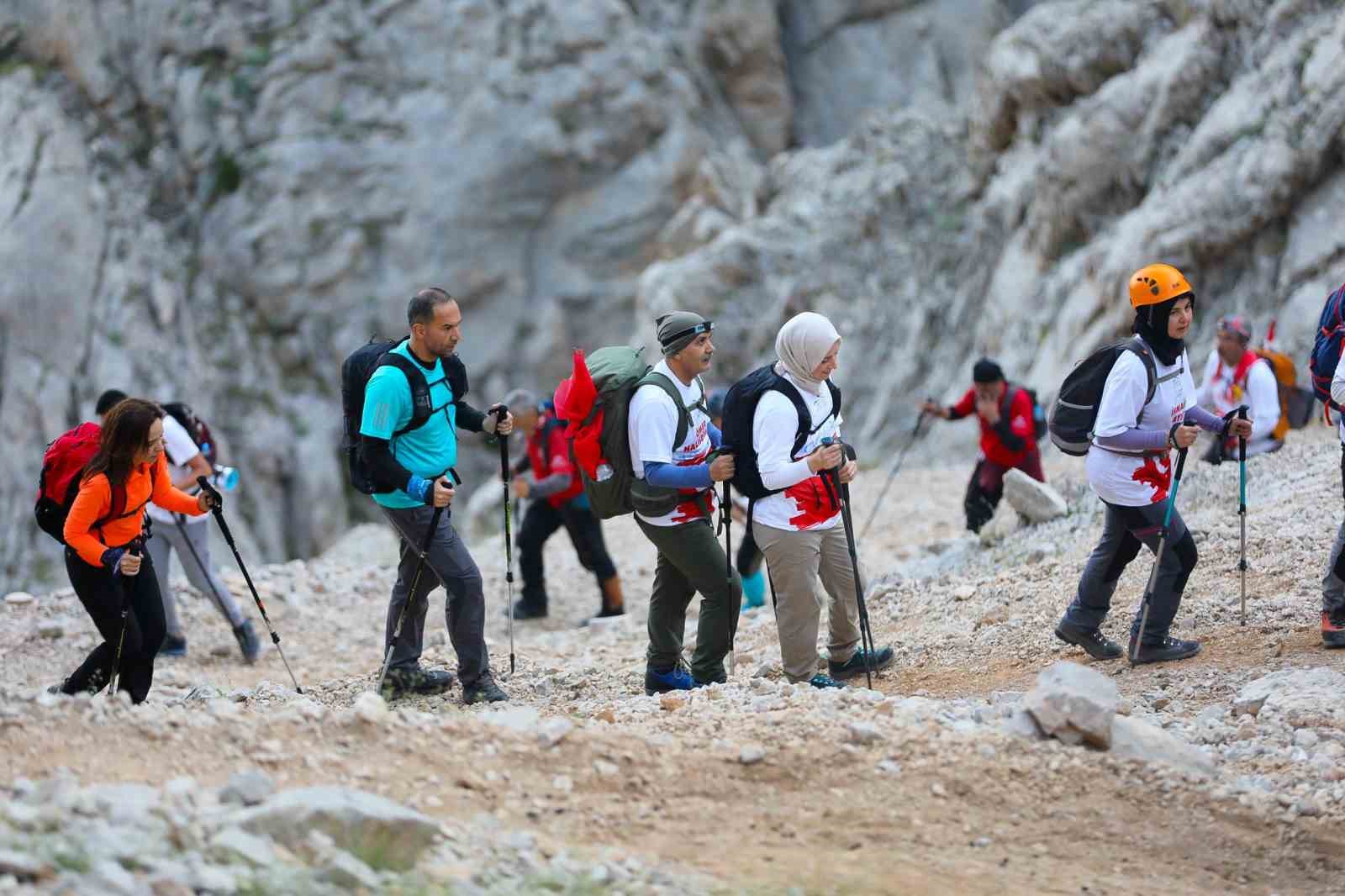 15 Temmuz şehitleri Niğde’de Aladağlar zirvesinde anıldı
