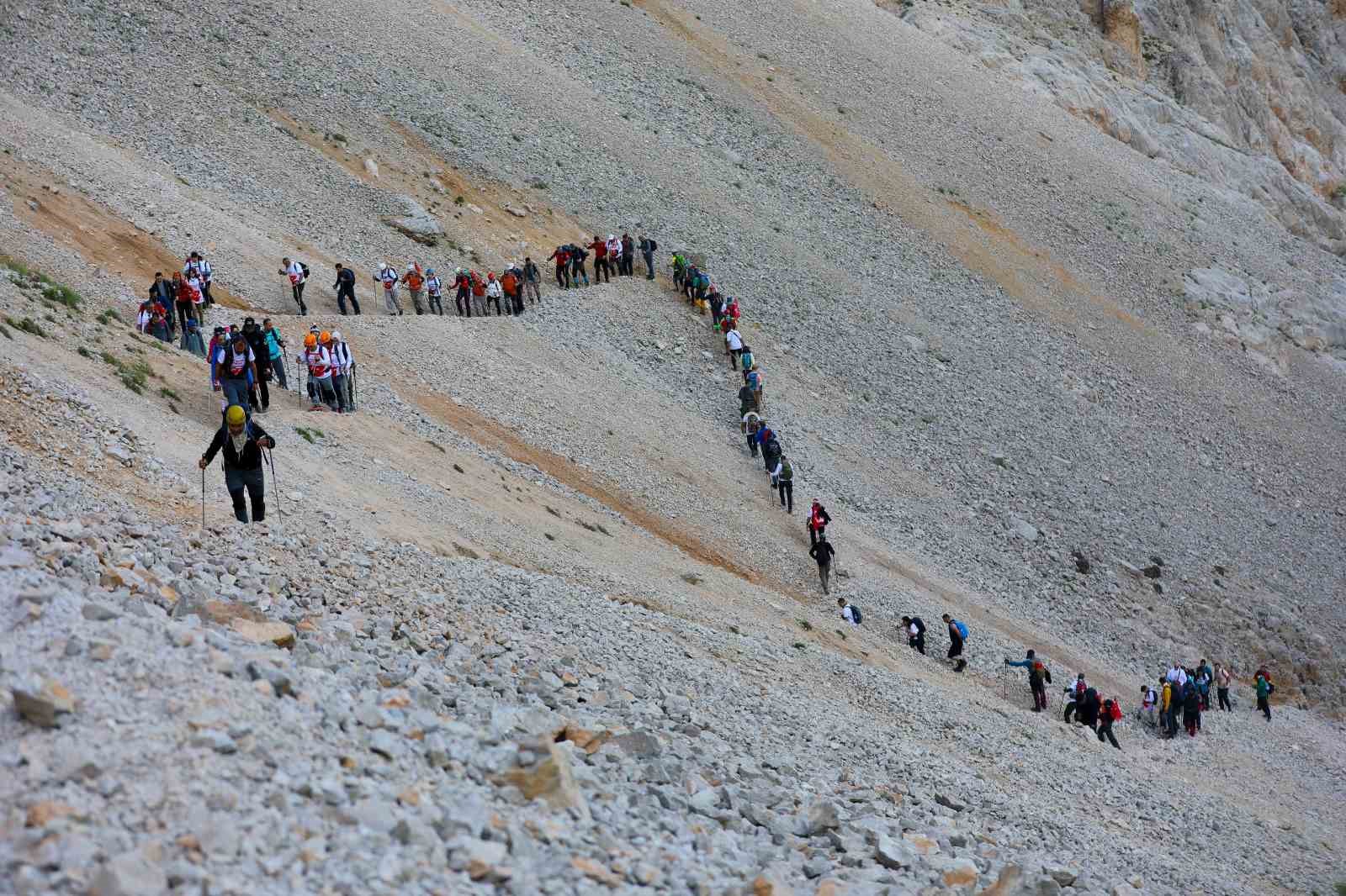 15 Temmuz şehitleri Niğde’de Aladağlar zirvesinde anıldı
