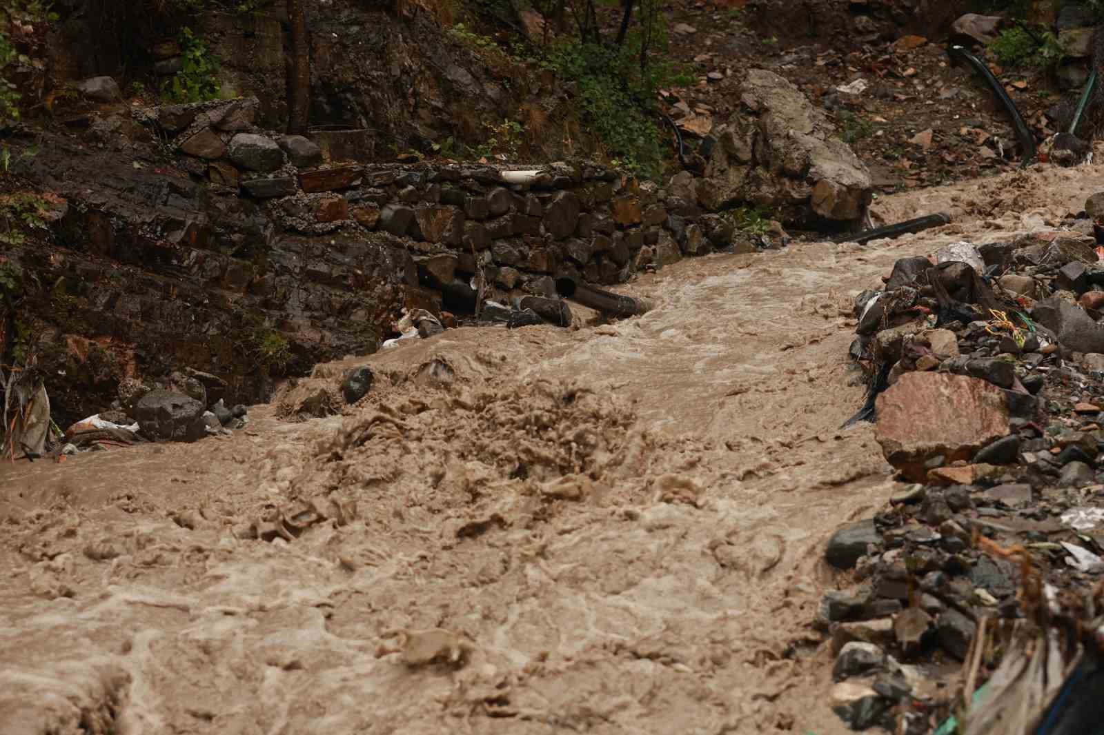 Bağbaşı’nda su baskını: Vatandaş korku içinde
