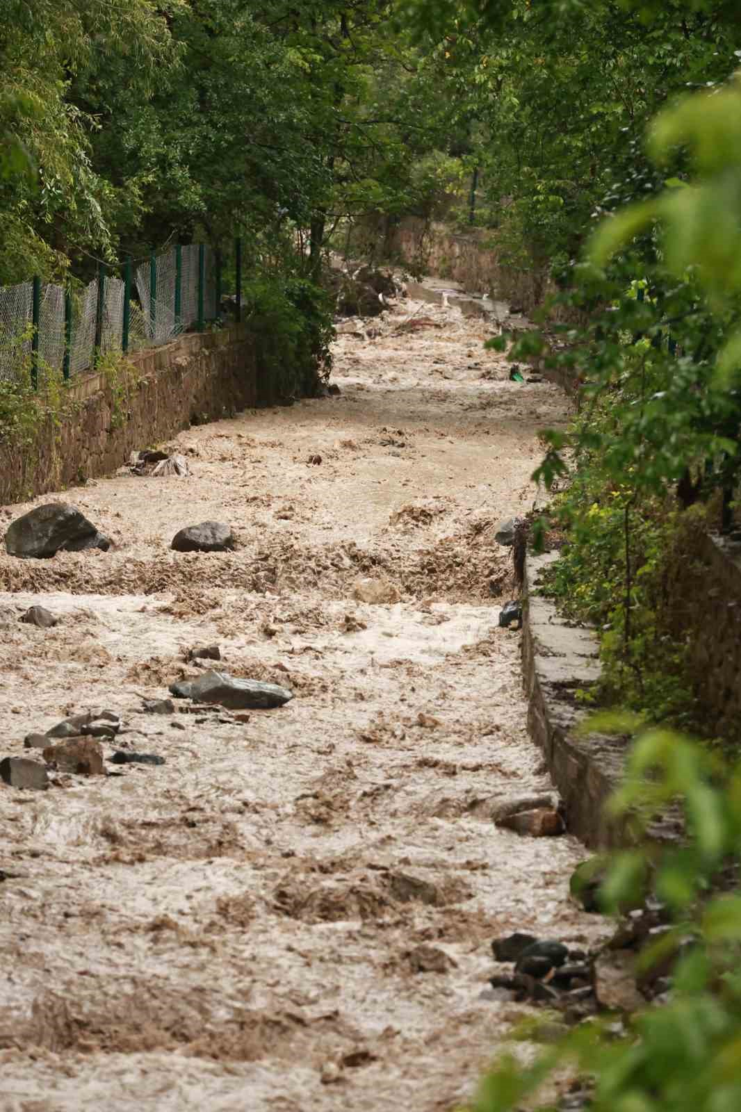 Bağbaşı’nda su baskını: Vatandaş korku içinde
