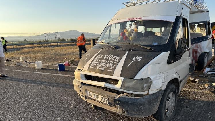 Ankara’da işçileri taşıyan iki araç çarpıştı: 1 ölü, 16 yaralı
