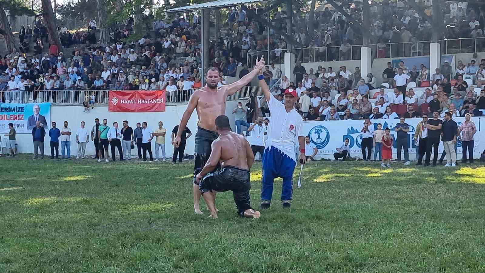 663. Domaniç Yağlı Pehlivan Güreşleri’nde başpehlivan Hüseyin Gümüşalan oldu
