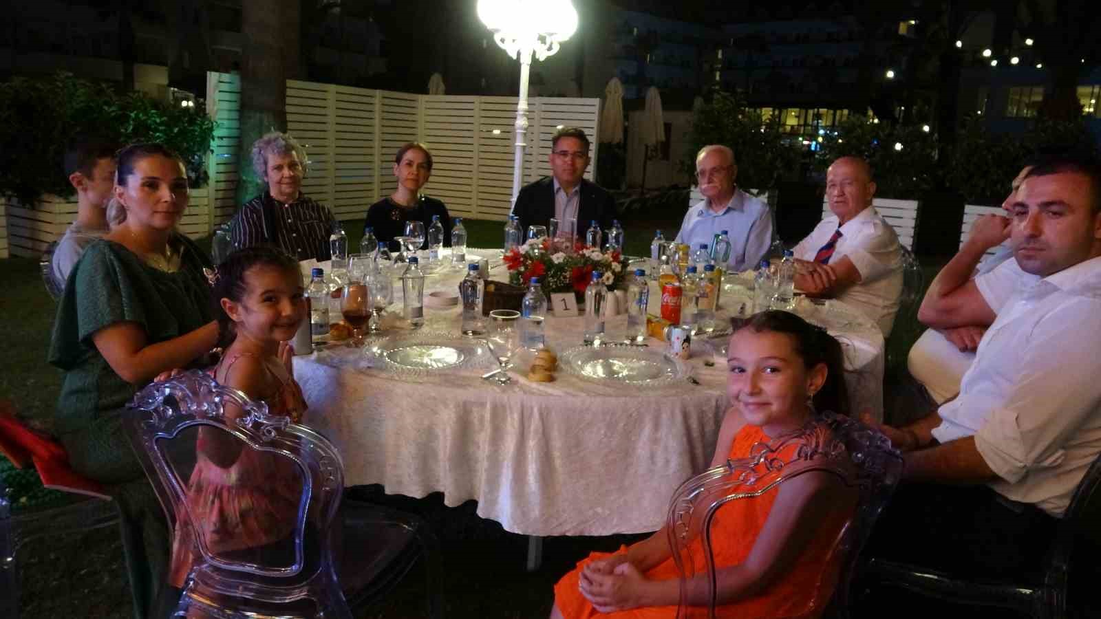 Marmaris’te 15 Temmuz şehitleri anısına yemek programı düzenlendi
