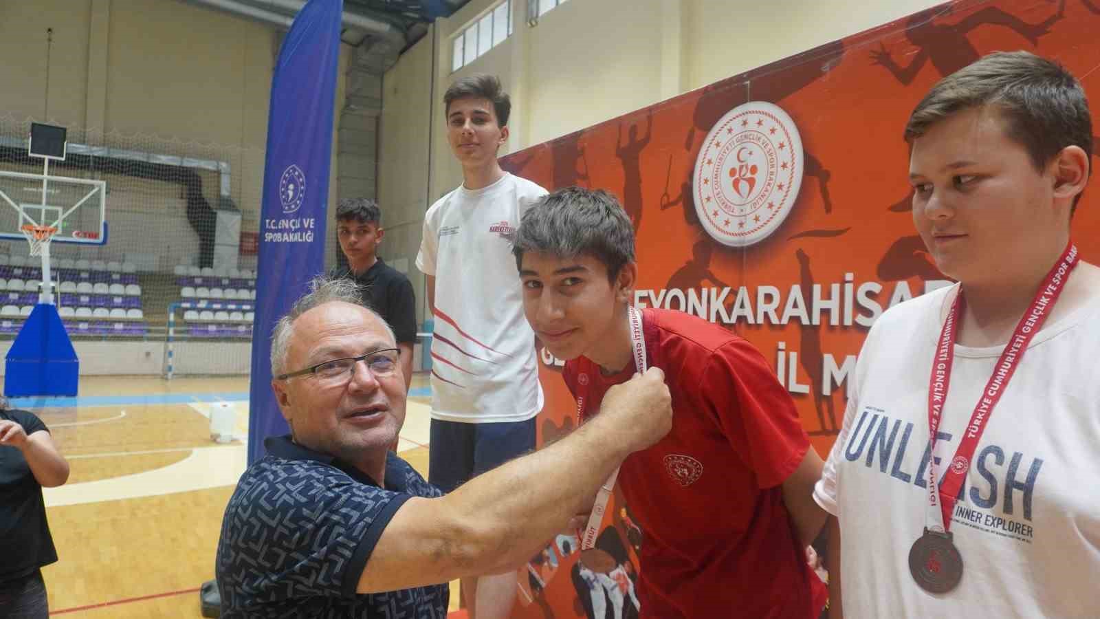 15 Temmuz Şehitlerini Anma Badminton Turnuvası sona erdi
