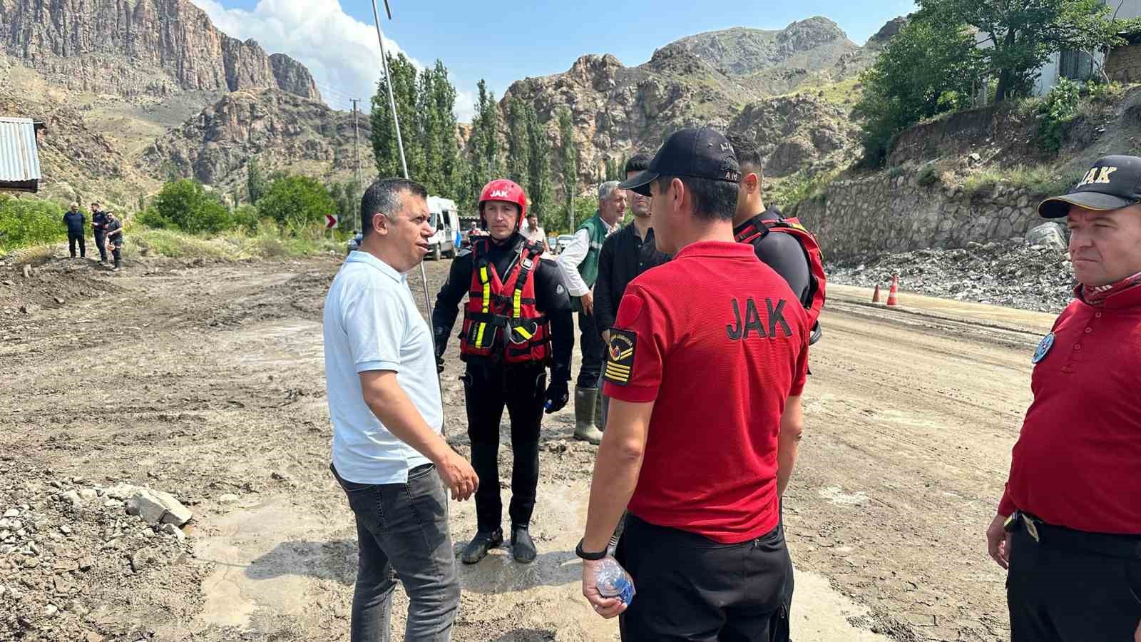 Kayıp çocuğu arama çalışmaları sürüyor
