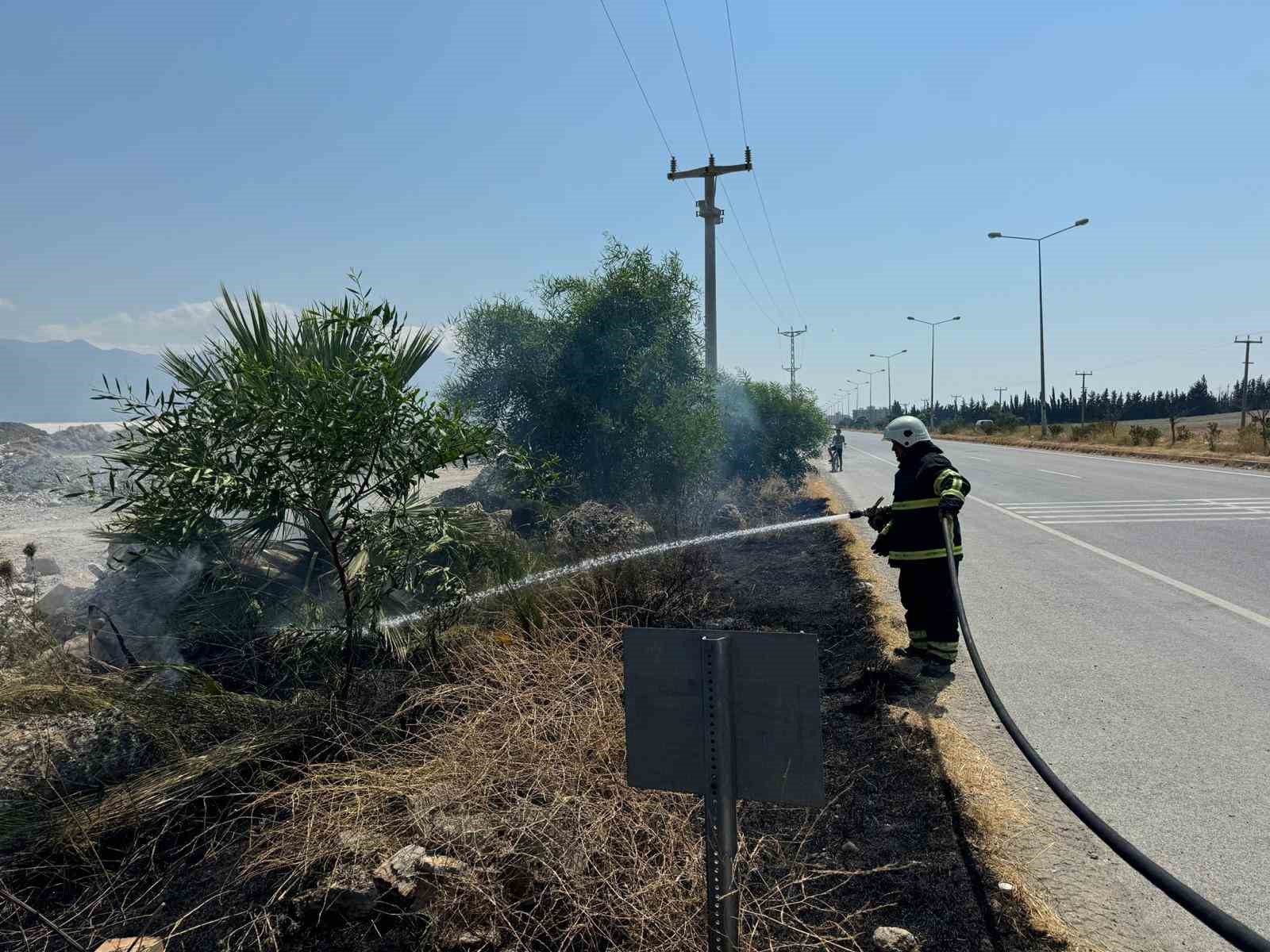 Arsuz’da otluk yangını söndürüldü
