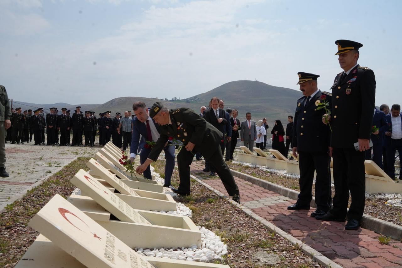 Bayburt’ta şehitler dualarla anıldı
