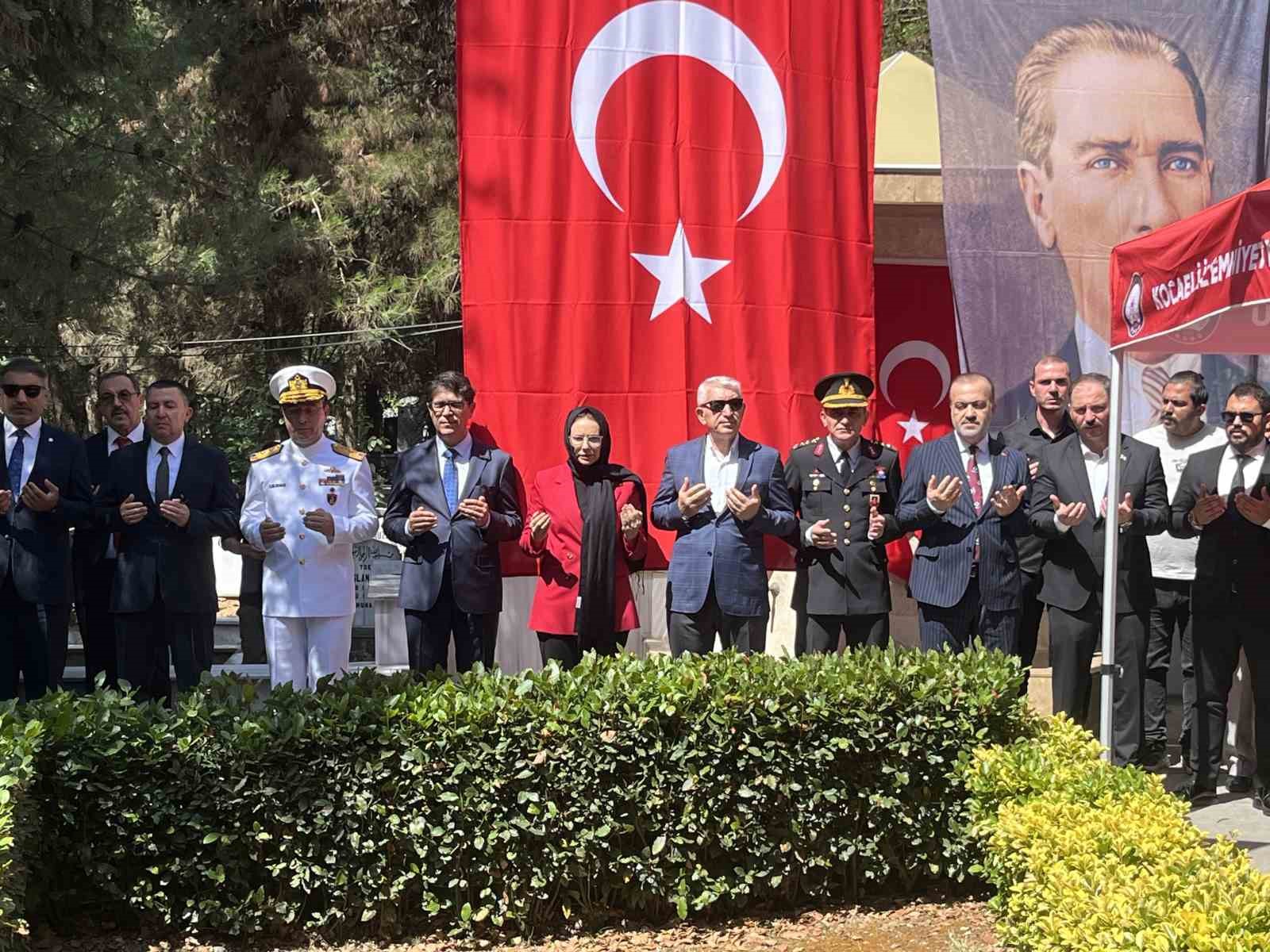 15 Temmuz şehitleri dualarla anıldı
