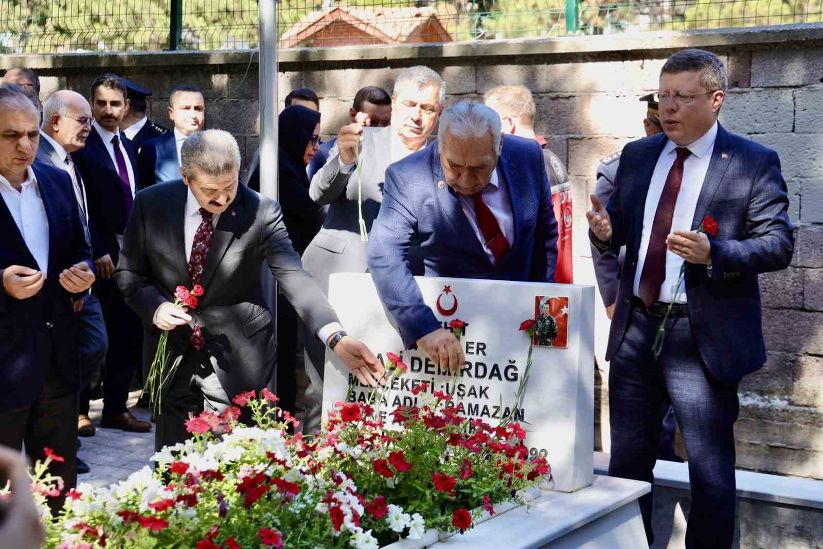 15 Temmuz şehidi, Cumhurbaşkanı koruması Mehmet Çetin mezarı başında anıldı
