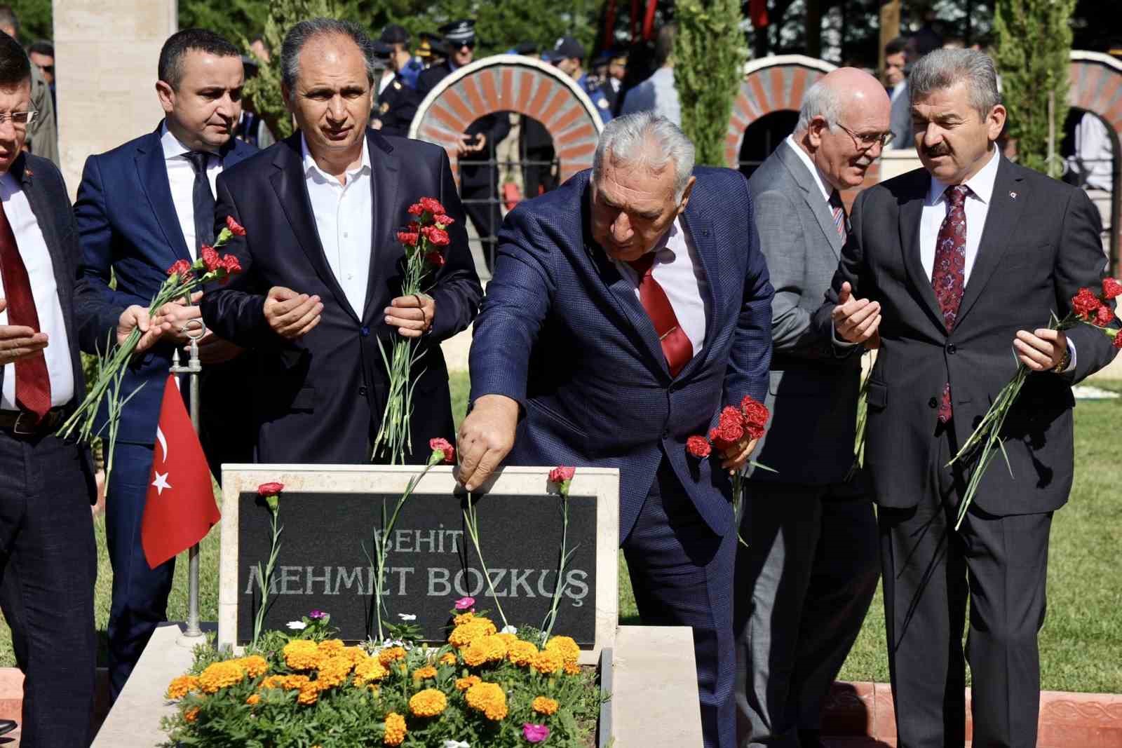 15 Temmuz şehidi, Cumhurbaşkanı koruması Mehmet Çetin mezarı başında anıldı
