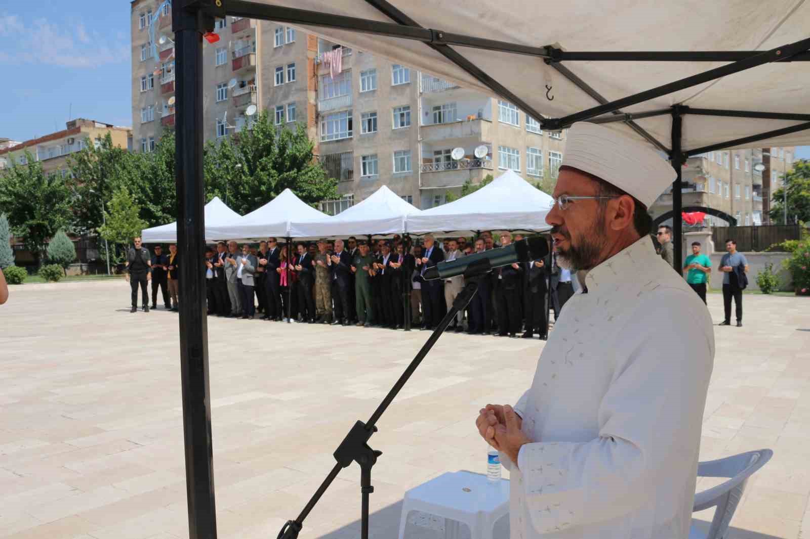 Diyarbakır’da 15 Temmuz Demokrasi ve Milli Birlik Günü etkinlikleri şehitlik ziyaretleriyle başladı
