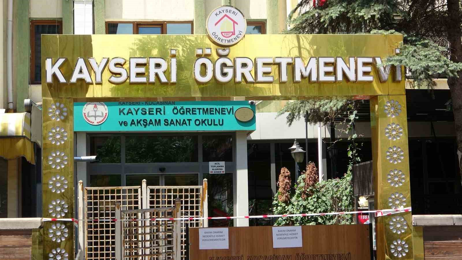 Depremde hasar gören öğretmen evi tahliye edildi
