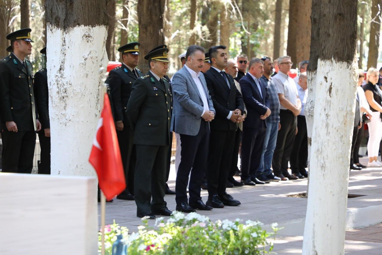 Edremit’te 15 Temmuz Demokrasi ve Milli Birlik Günü nedeniyle şehitlikler ziyaret edildi
