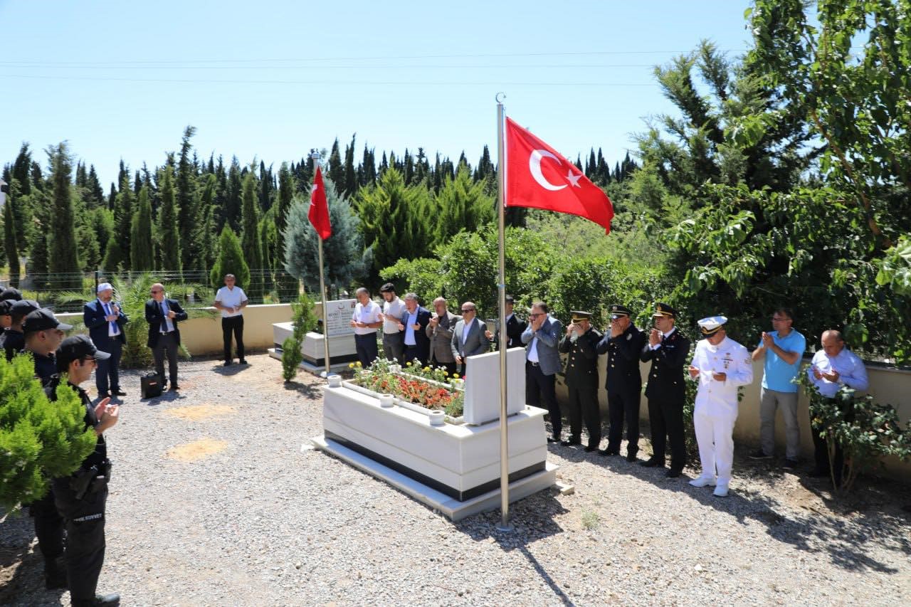 Edremit’te 15 Temmuz Demokrasi ve Milli Birlik Günü nedeniyle şehitlikler ziyaret edildi
