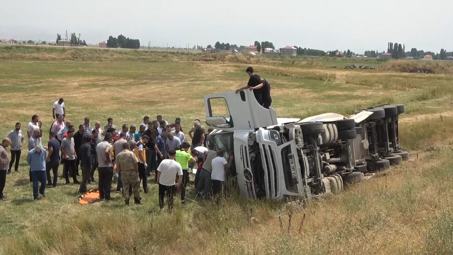 Muş’ta çimento aracı kaza yaptı: 1 yaralı
