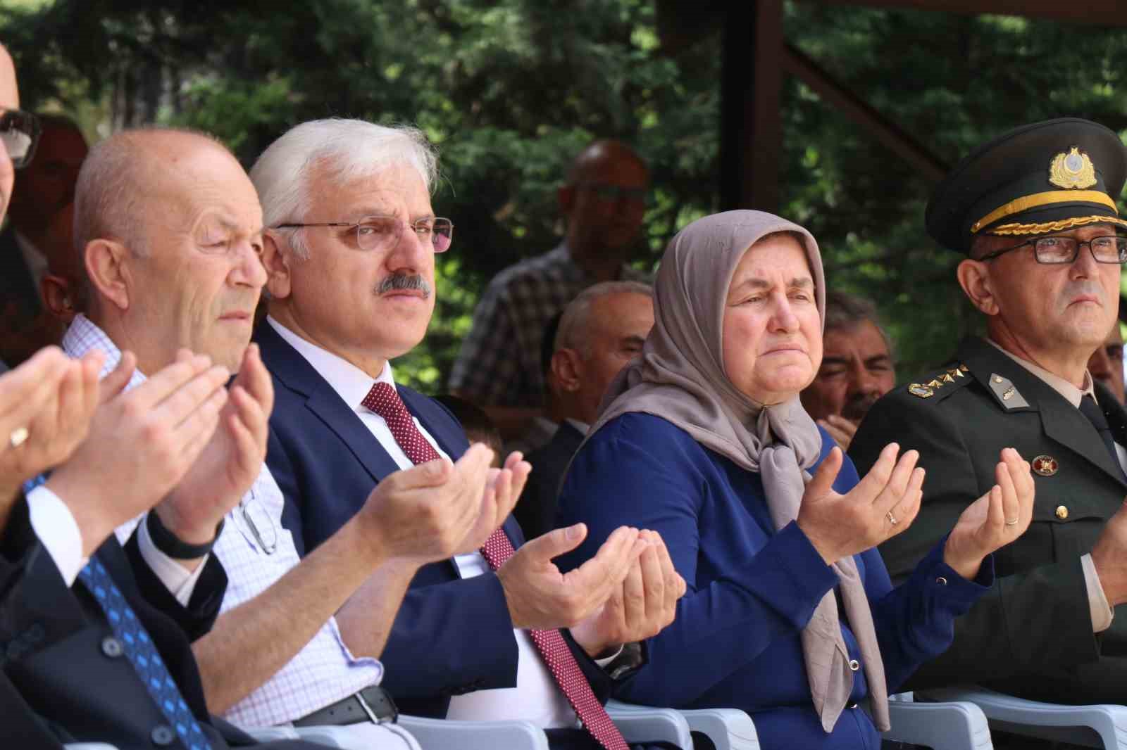 Hain darbe girişiminde şehit düşen Ozan Özen mezarı başında anıldı: “Acı artıyor, eksilmiyor”
