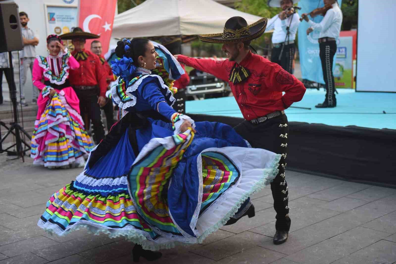 4. Geleneksel ‘El Emekleri Festivali’ göz kamaştırdı
