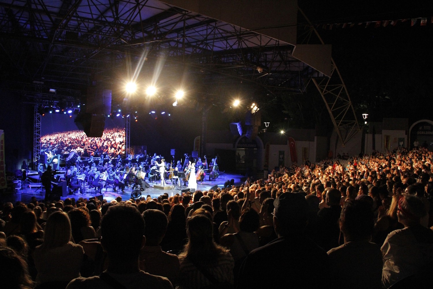 Bursa Festivali’nde büyüleyici gece
