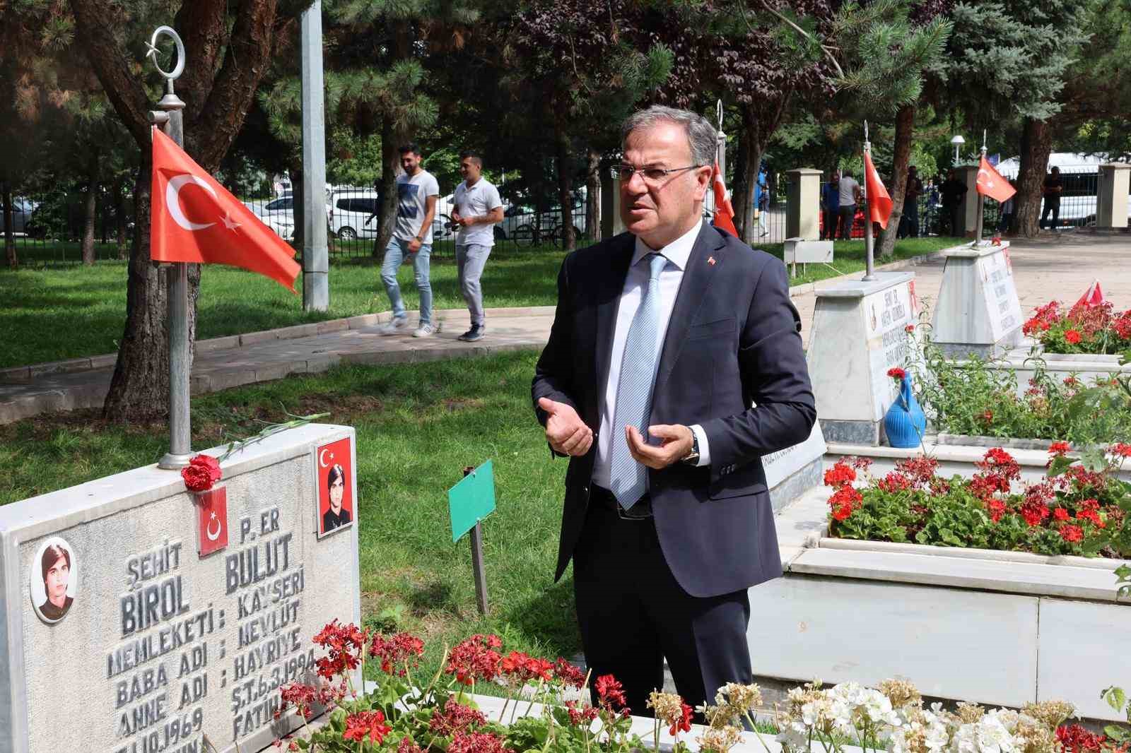 Başkan Özdoğan’dan 15 Temmuz da şehitlere ziyaret
