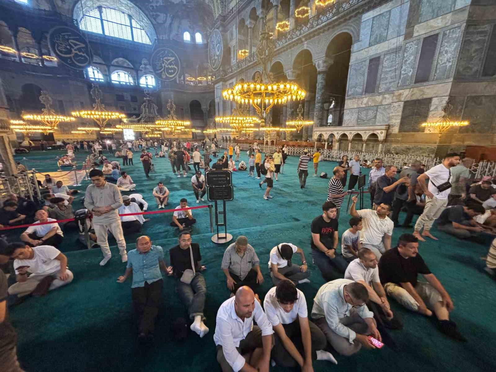 Ayasofya Camii’nde 15 Temmuz şehitleri için hatim duası okundu
