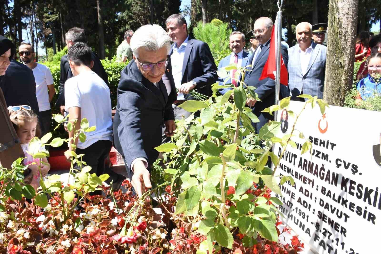 15 Temmuz’da Balıkesir Şehitliği ziyaret edildi
