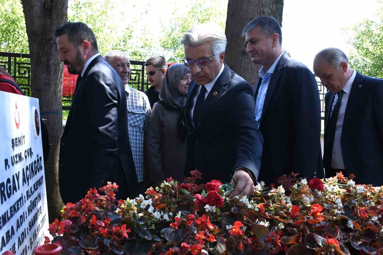 15 Temmuz’da Balıkesir Şehitliği ziyaret edildi
