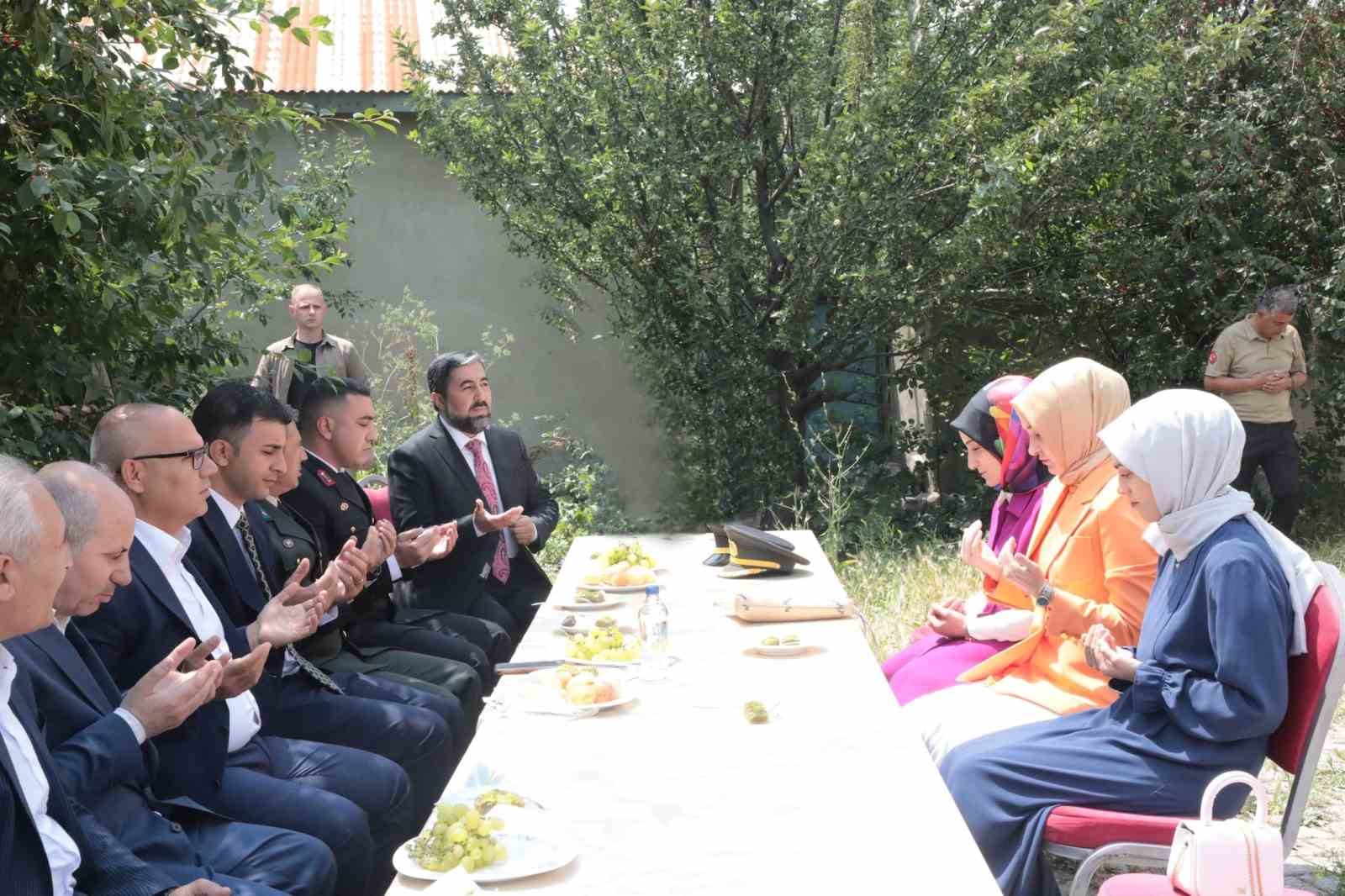 Ağrı Valisi Koç, 15 Temmuz’u mevlid, şehitlik ziyareti ve aile buluşmalarıyla anıyor
