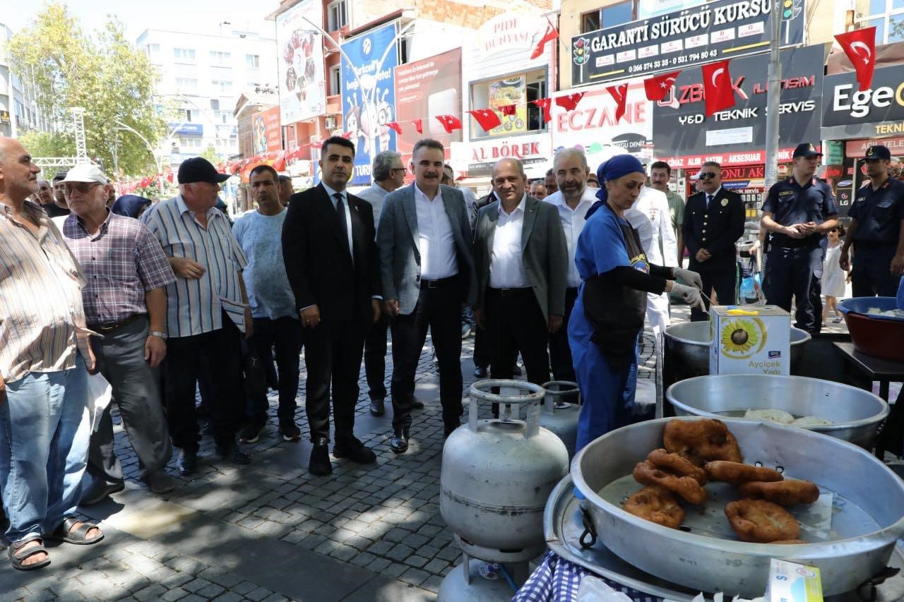 Edremit’te 15 Temmuz konulu fotoğraf sergisi açıldı
