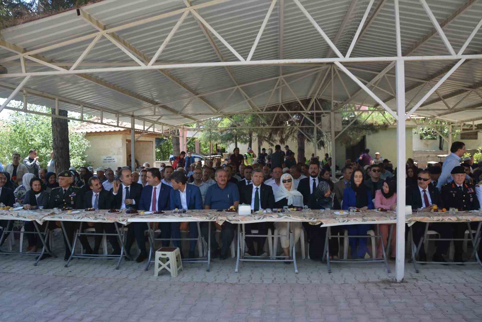 15 Temmuz şehidi Ağaroğlu, mezarı başında anıldı
