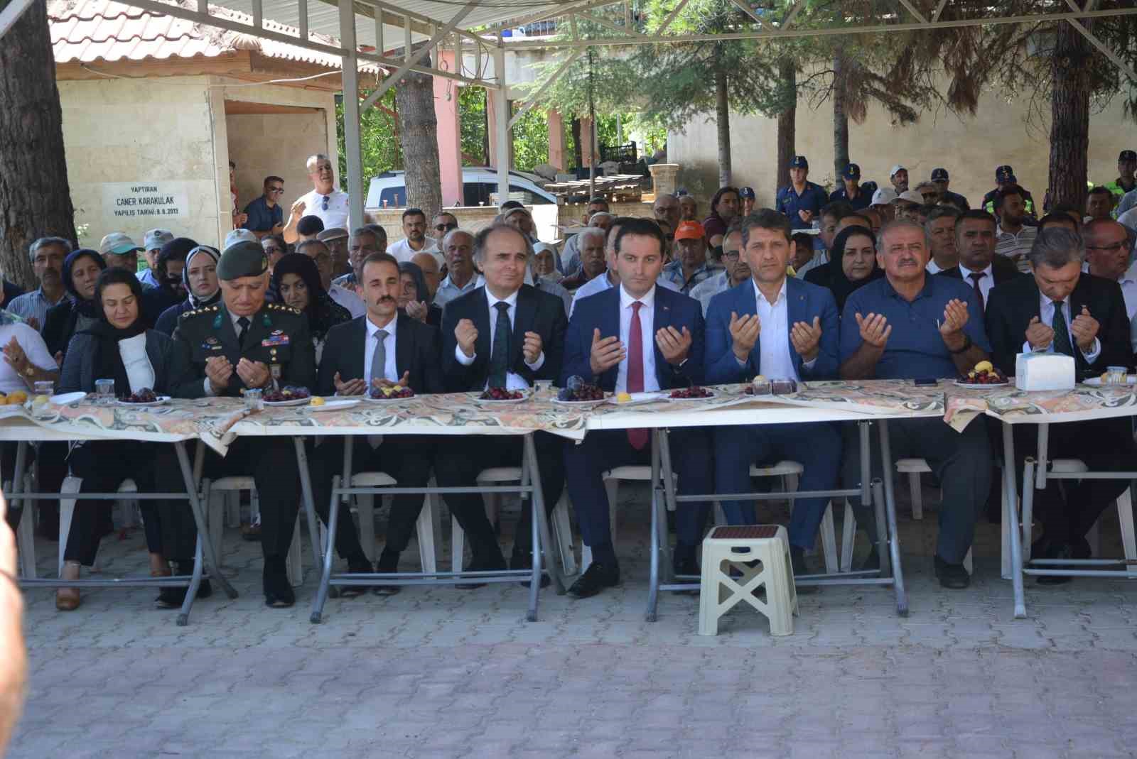 15 Temmuz şehidi Ağaroğlu, mezarı başında anıldı
