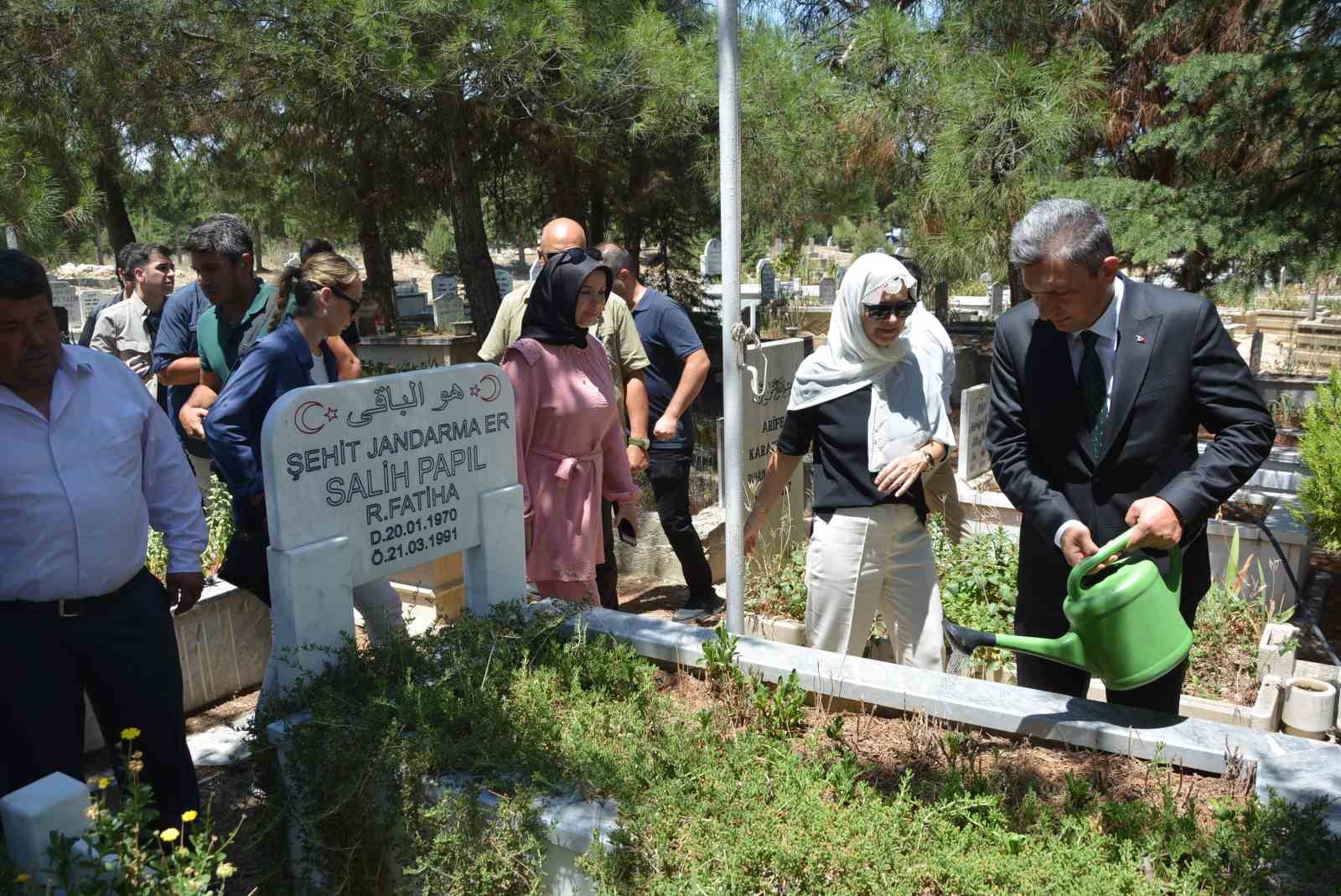 15 Temmuz şehidi Ağaroğlu, mezarı başında anıldı
