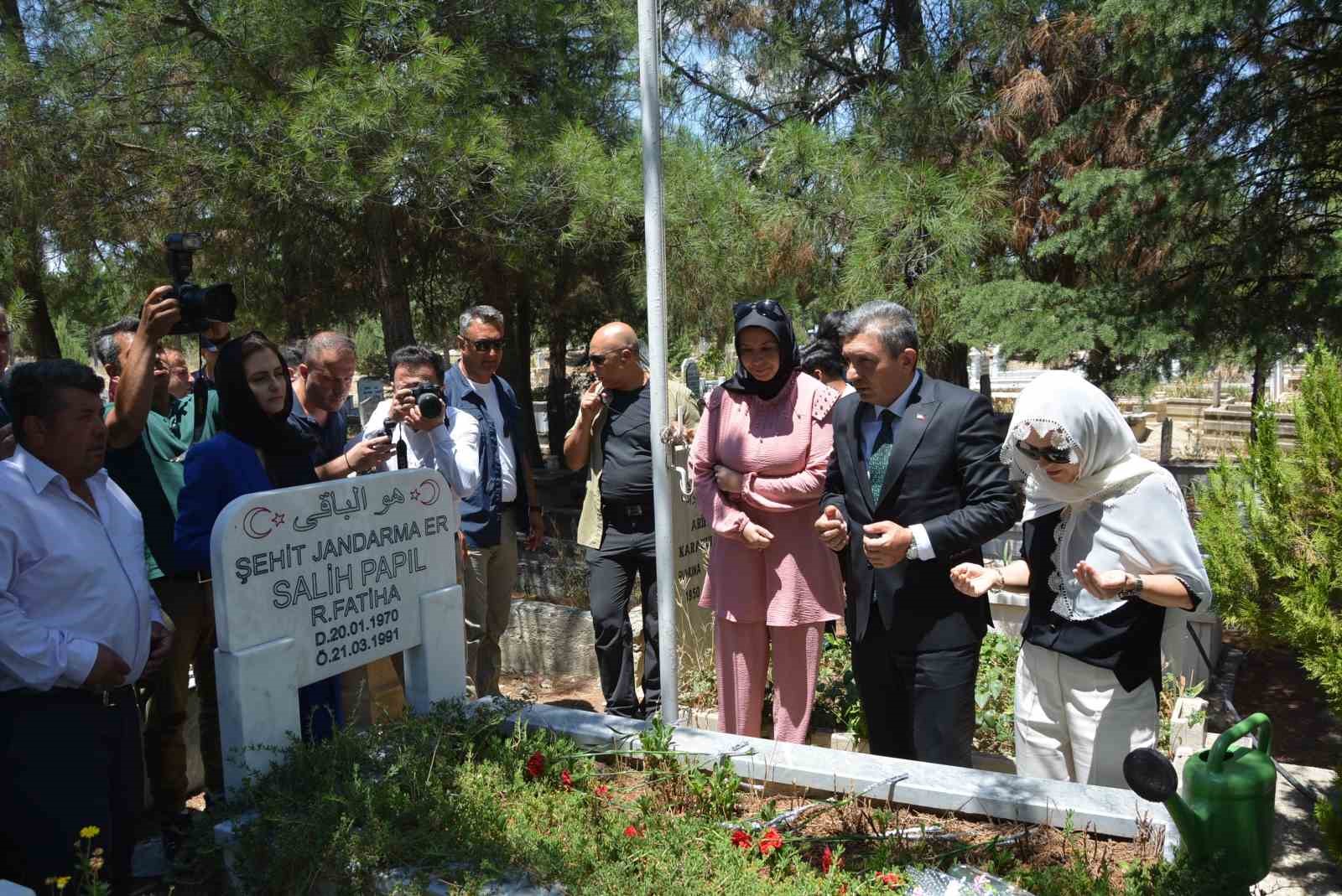 15 Temmuz şehidi Ağaroğlu, mezarı başında anıldı
