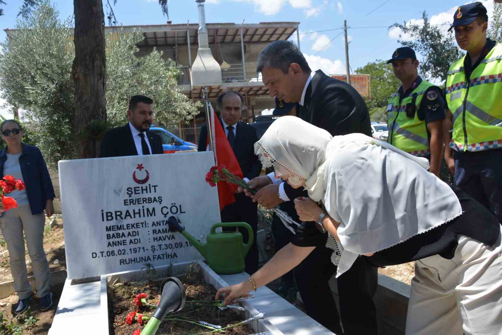 15 Temmuz şehidi Ağaroğlu, mezarı başında anıldı
