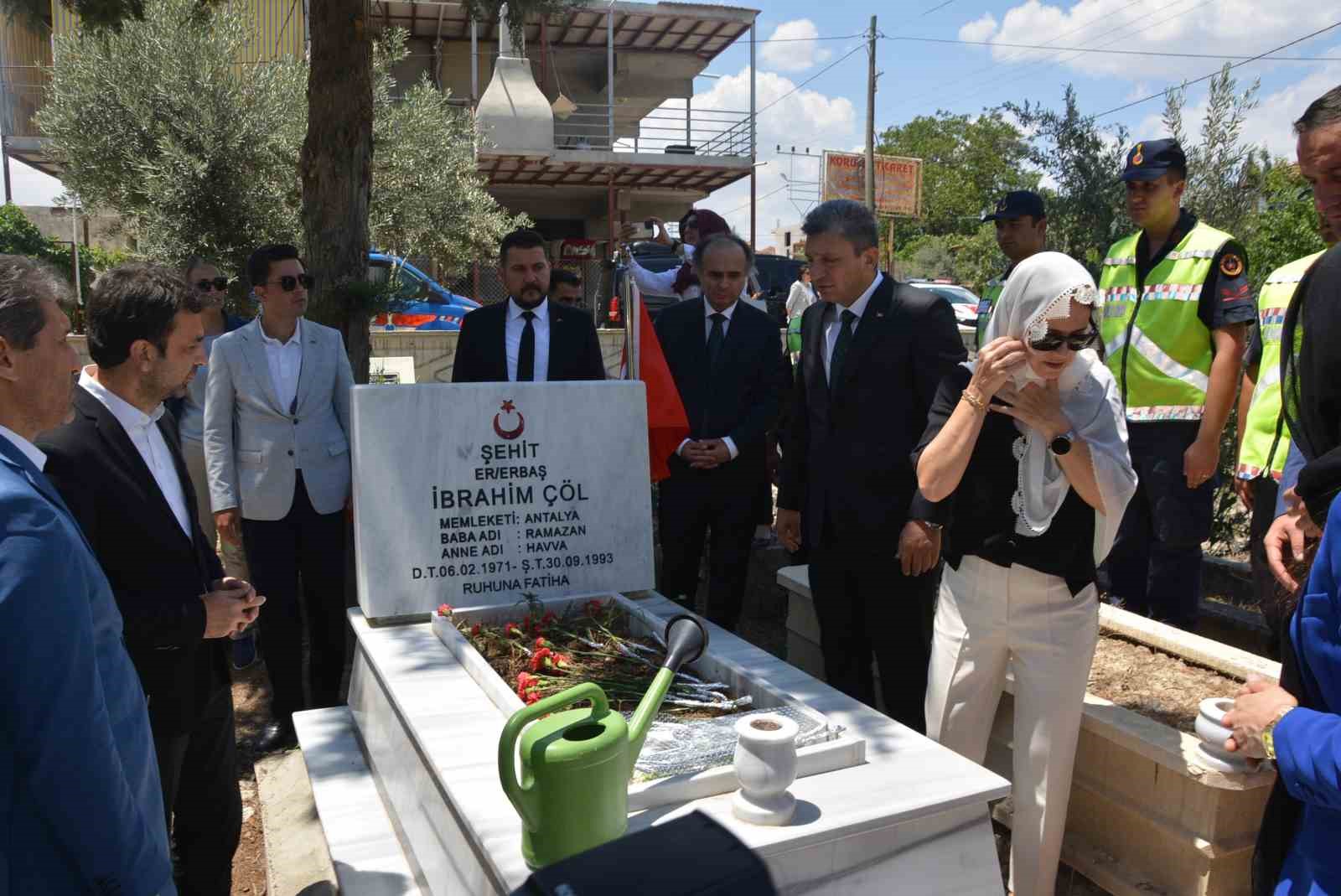 15 Temmuz şehidi Ağaroğlu, mezarı başında anıldı
