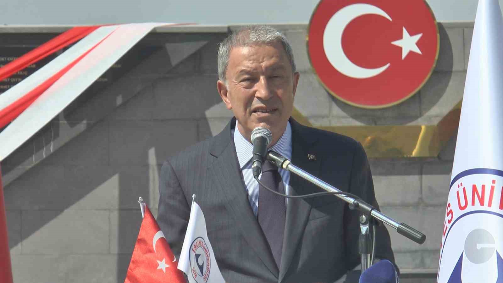 Hulusi Akar: “Kayseri’de Suriyeliler vasıtasıyla bir fitne fesat tezgahlanmaya çalışıldı”
