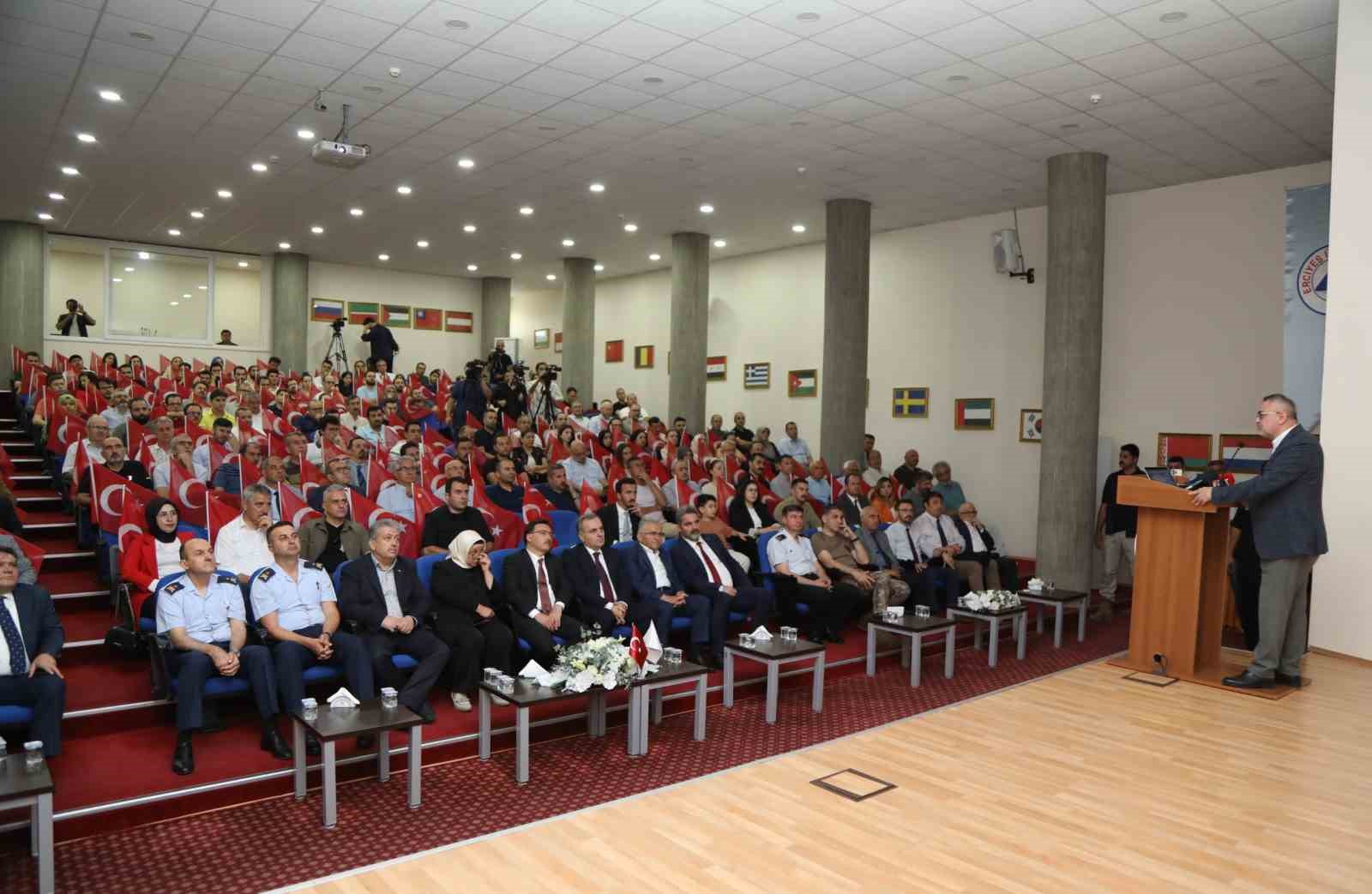 ERÜ’de “15 Temmuz Milletin Zaferi ve FETÖ Terör Örgütü” konulu konferans düzenlendi
