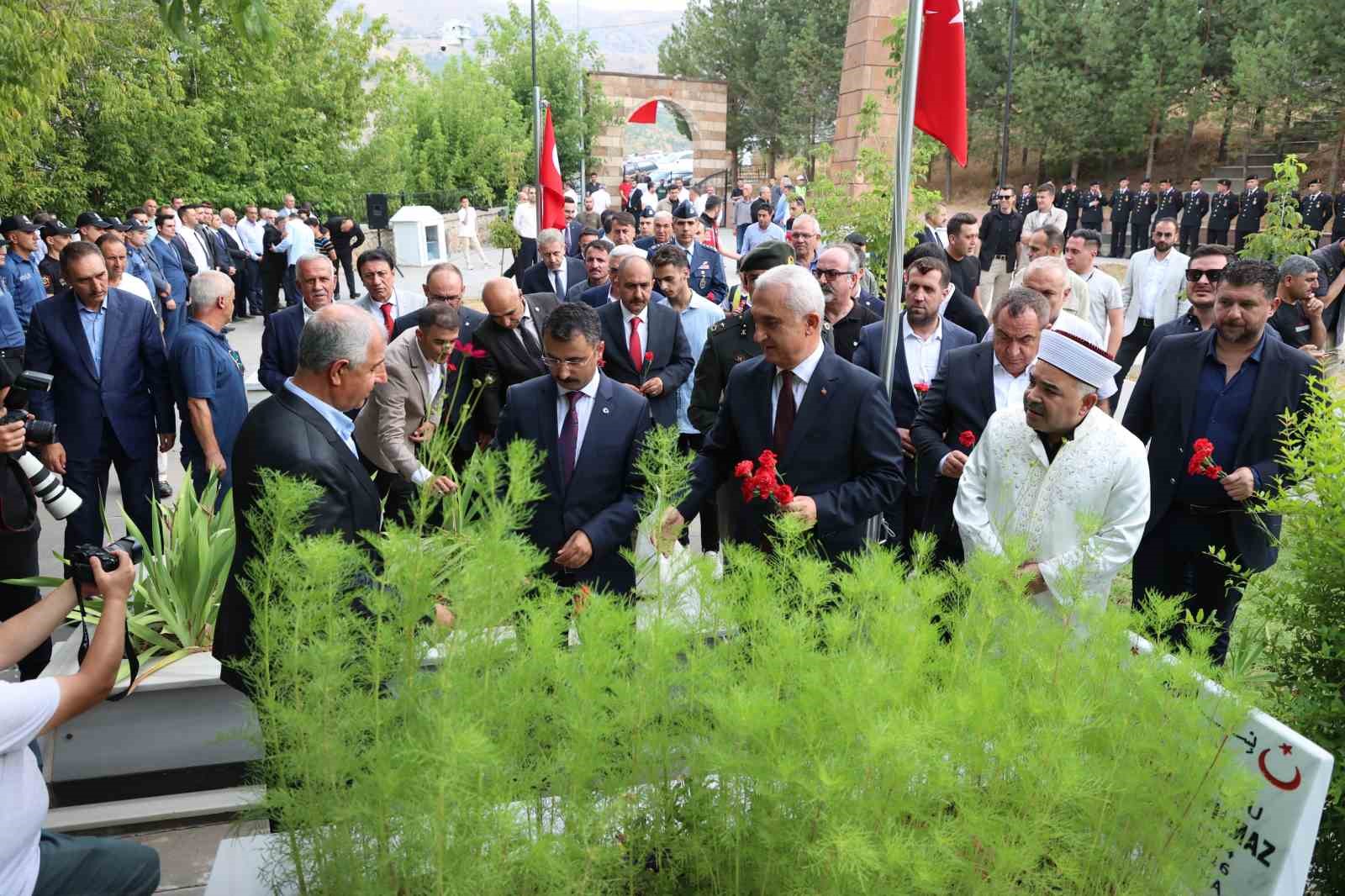 Muş’ta 15 Temmuz etkinliklerinde şehitler anıldı
