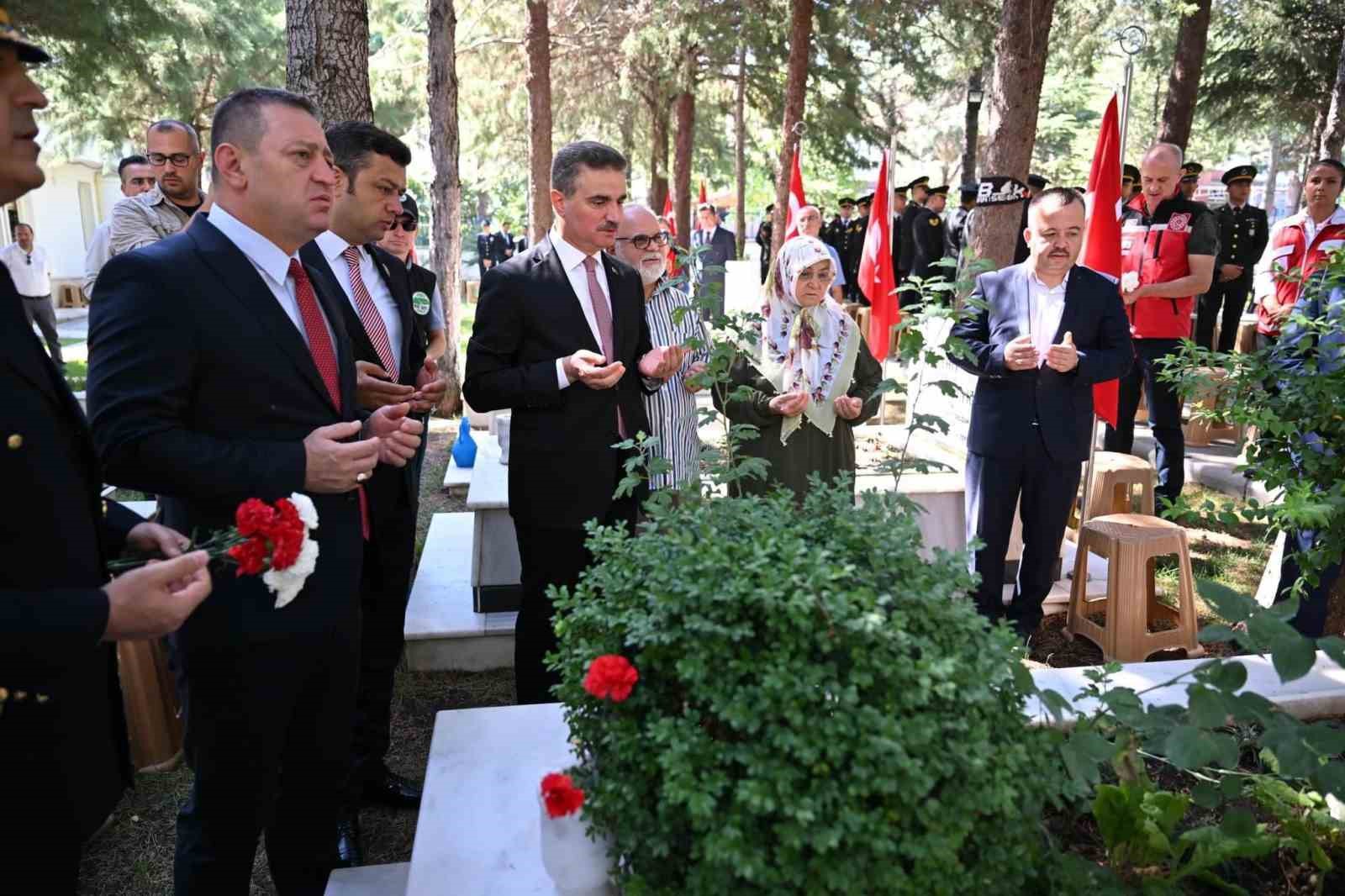 15 Temmuz Demokrasi ve Milli Birlik Günü etkinliklerinde şehitler anıldı
