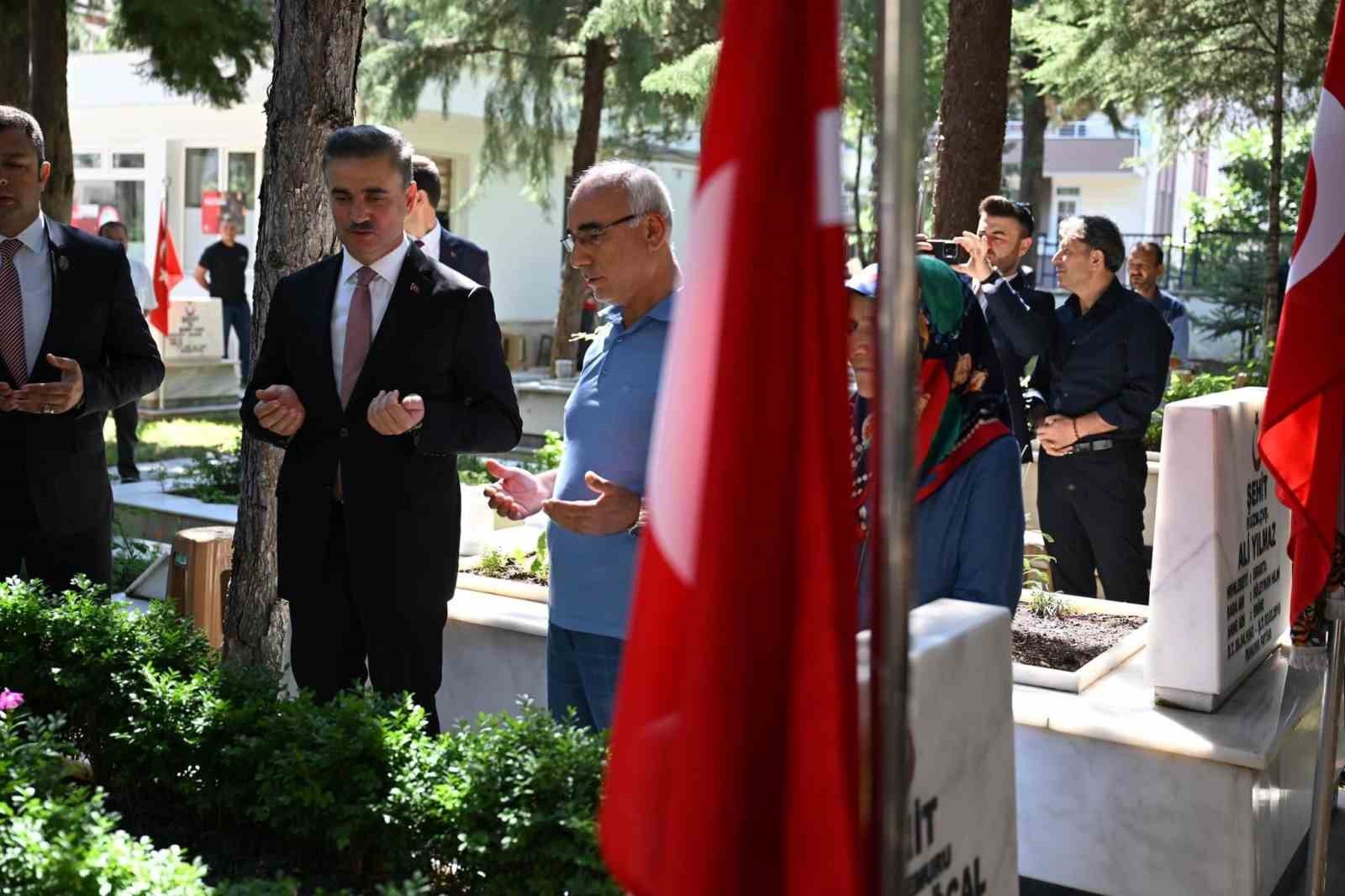 15 Temmuz Demokrasi ve Milli Birlik Günü etkinliklerinde şehitler anıldı
