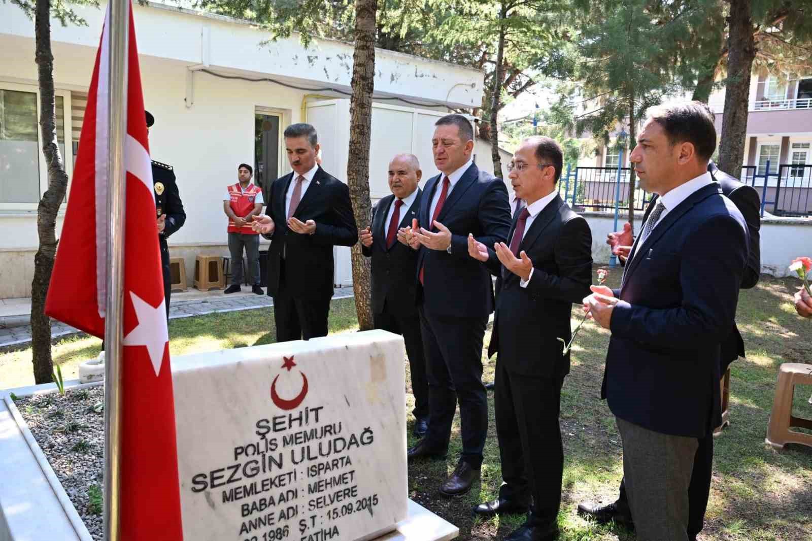 15 Temmuz Demokrasi ve Milli Birlik Günü etkinliklerinde şehitler anıldı
