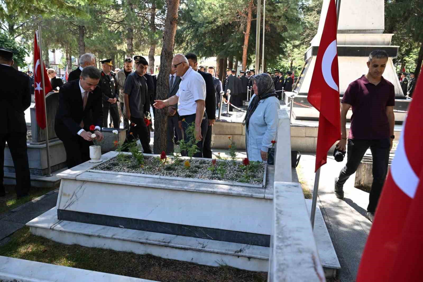 15 Temmuz Demokrasi ve Milli Birlik Günü etkinliklerinde şehitler anıldı
