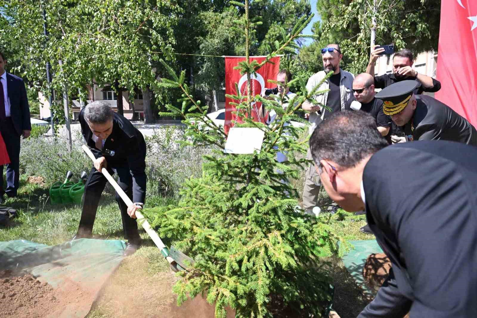 15 Temmuz Demokrasi ve Milli Birlik Günü etkinliklerinde şehitler anıldı
