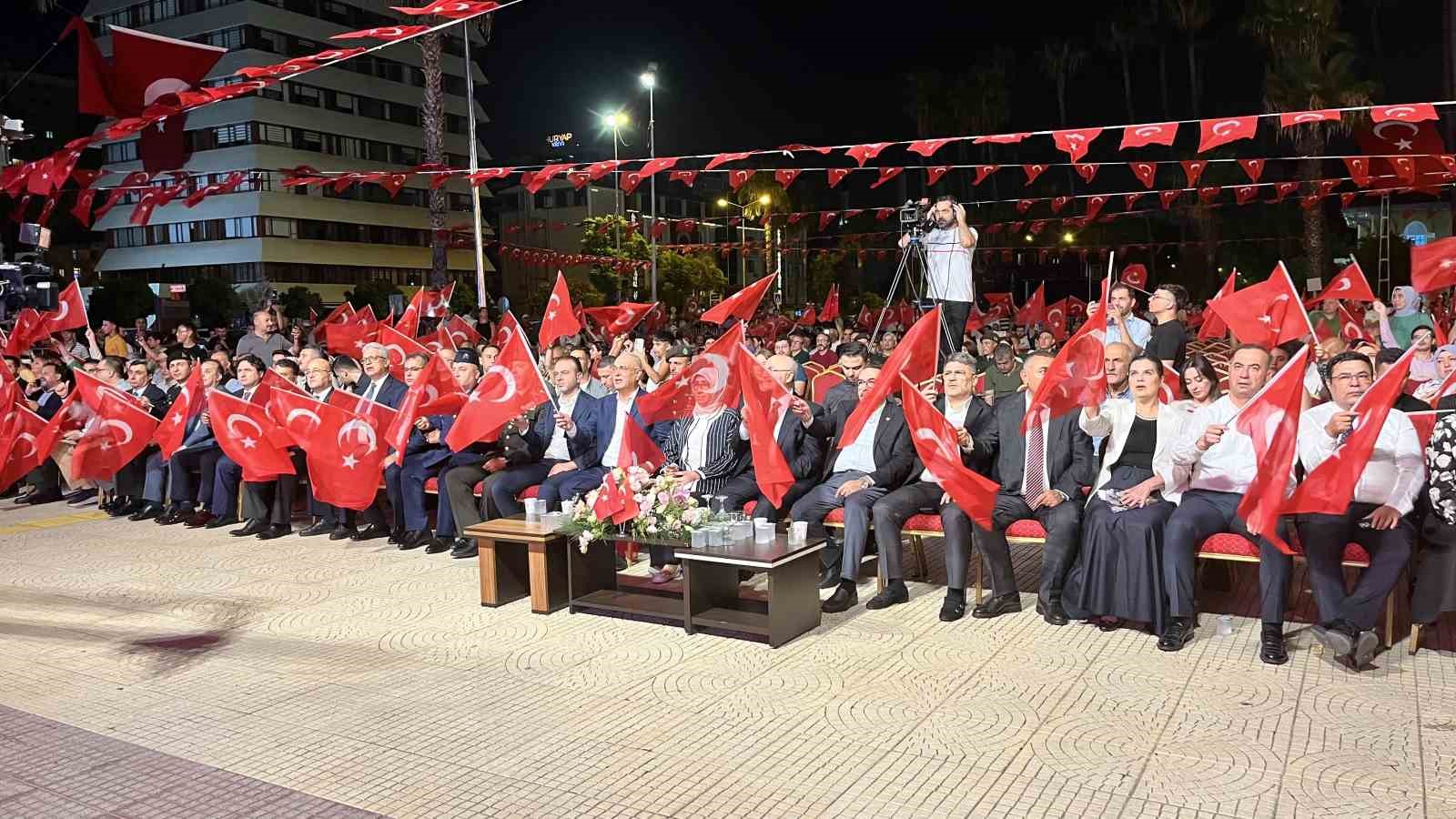 Adana’da ‘15 Temmuz Demokrasi ve Birlik Günü’ nöbeti tutuldu
