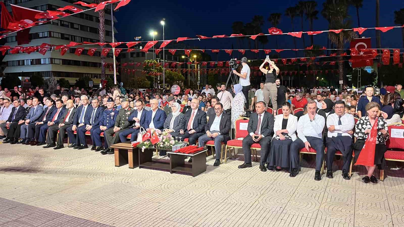 Adana’da ‘15 Temmuz Demokrasi ve Birlik Günü’ nöbeti tutuldu
