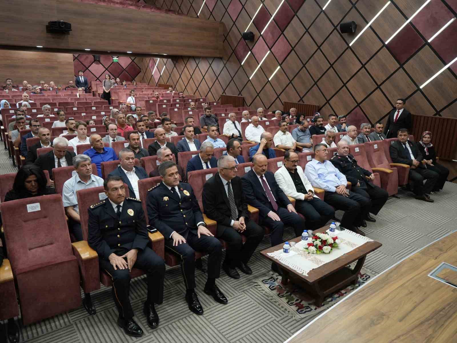 Prof. Dr. Şerif Demir: “Yeni anayasadan vazgeçildiği sürece o darbe ruhundan kurtulmamız mümkün değil