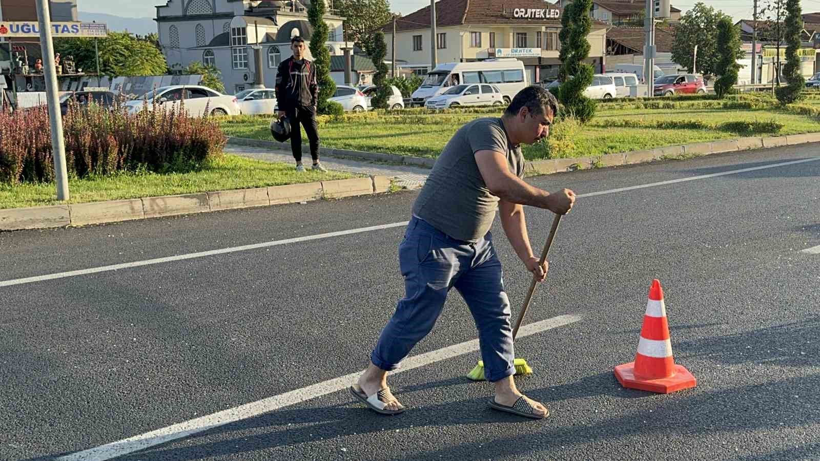 Düzce’de otomobil motosikletle çarpıştı: 3 yaralı
