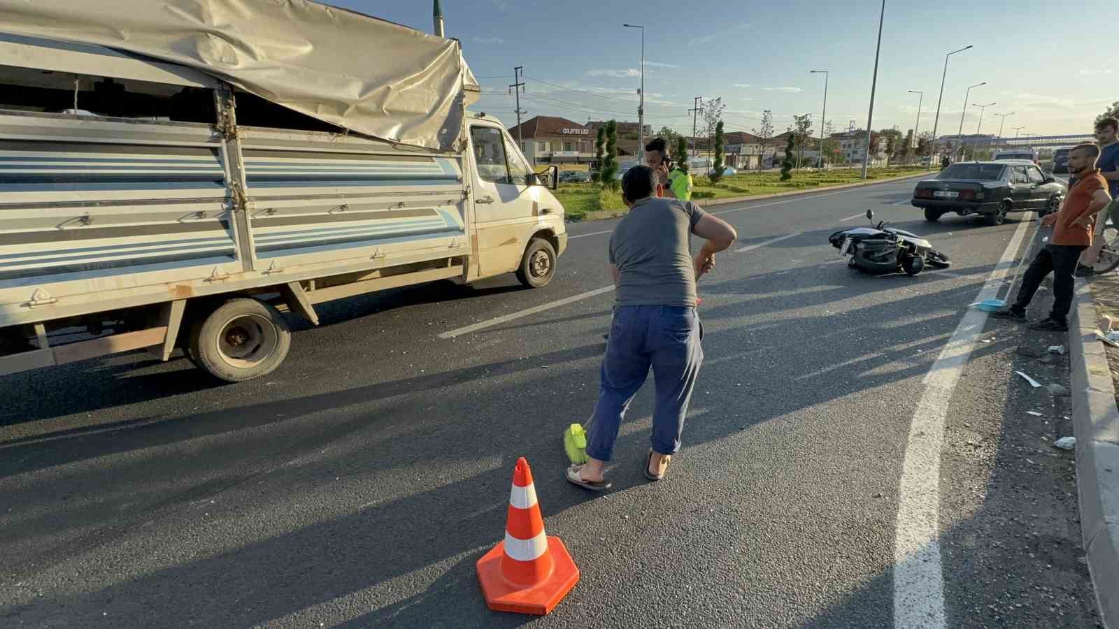 Düzce’de otomobil motosikletle çarpıştı: 3 yaralı
