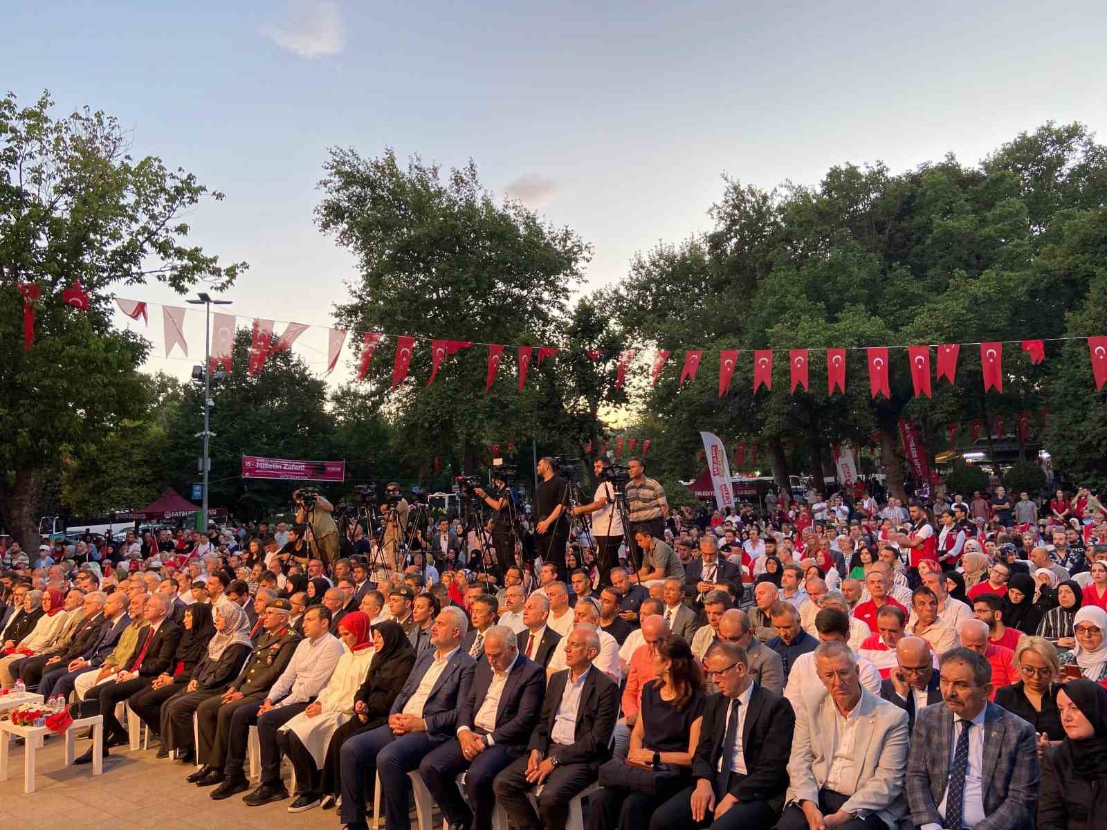 Saraçhane Parkı’nda “15 Temmuz Demokrasi ve Milli Birlik Günü” programı düzenlendi
